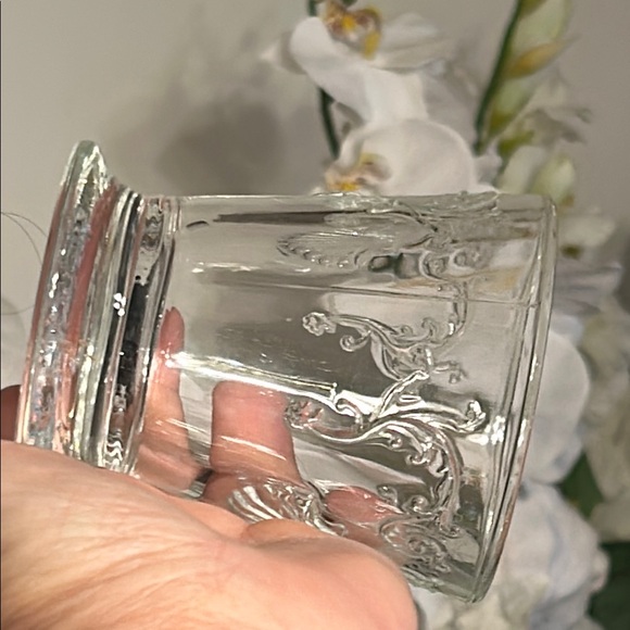 Vintage La Rochere Clairey Versailles Embossed Shell and Flower Tumblerr 8oz - Picture 7 of 8